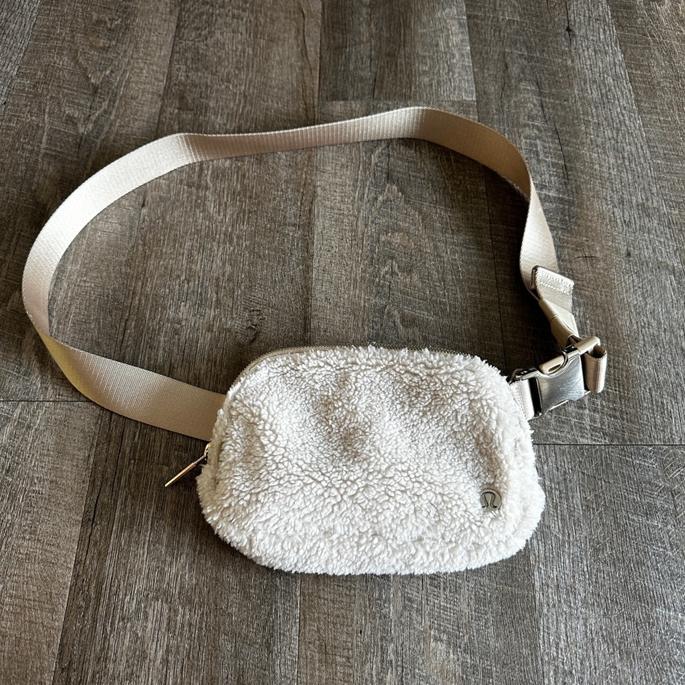 Lululemon belt bag